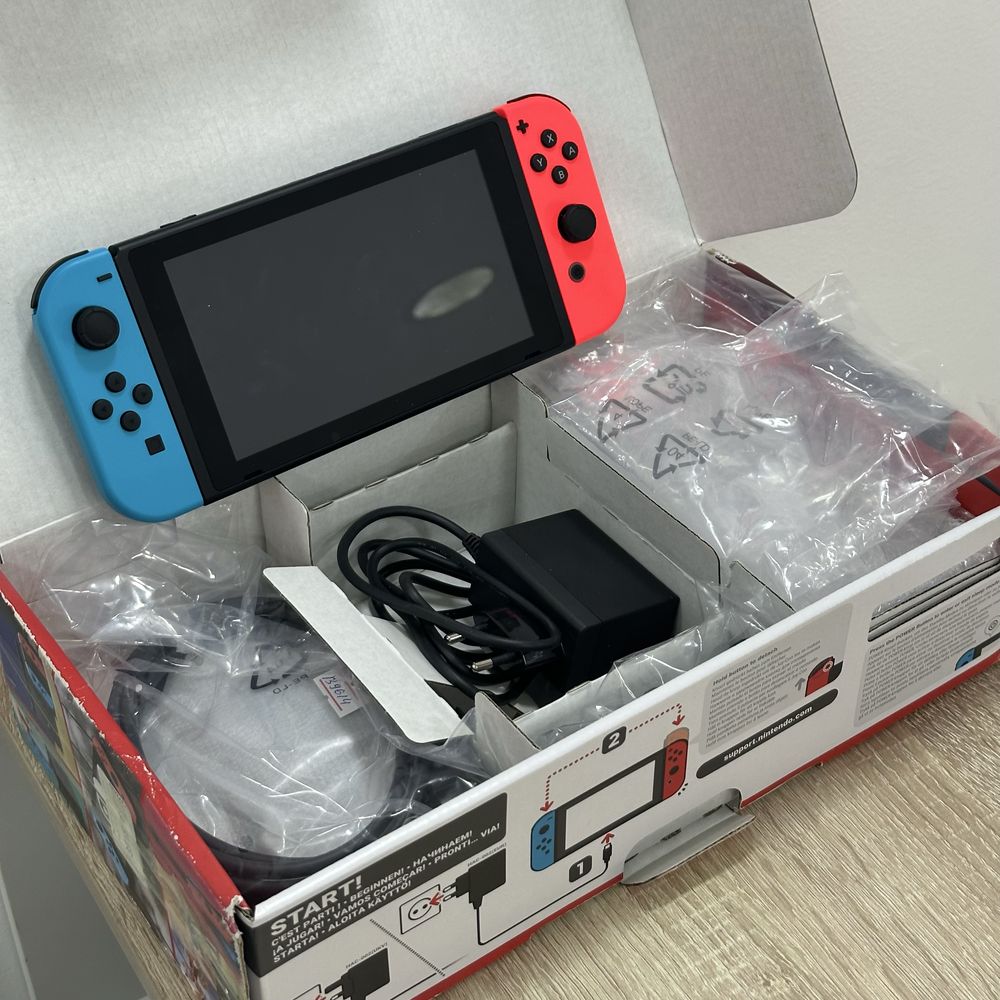 000С32 - Игровой приставка Nintendo Switch