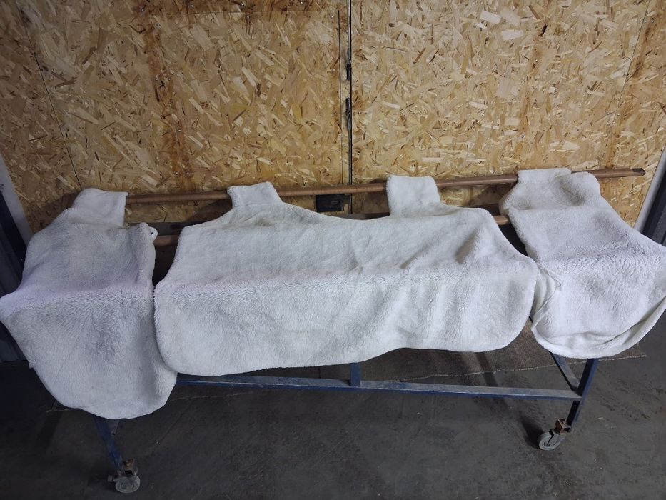 Продам чехлы меховые универсальные б/у