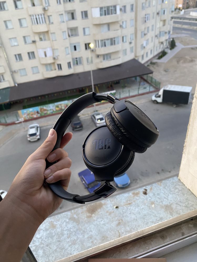 Прдам наушники JBL 520BT