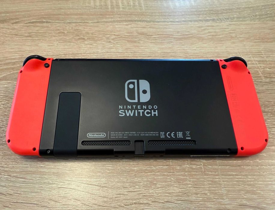 Nintendo Switch v2 + 128GB MicroSD и много аксесоари