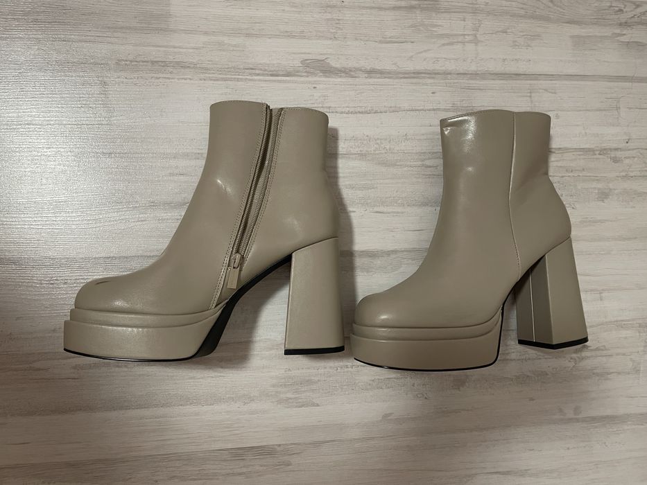 Ghete cu toc de dama