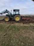 Vând tractor John Deere model 3140 cu utilaje