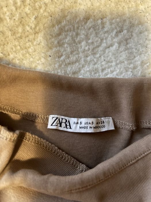 Bluza Zara, model pe un umar!