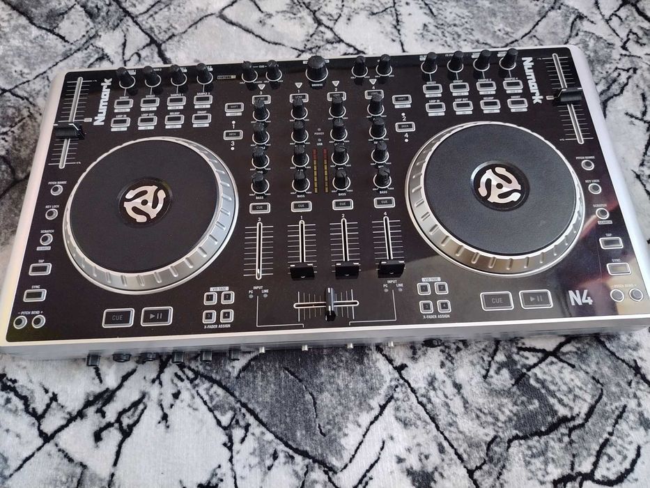 Конзола Numark N4