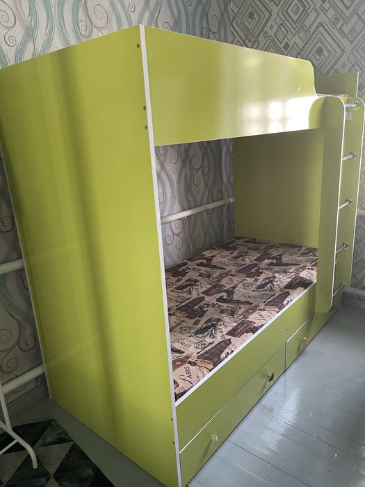 Продам 2-х яросную кровать б/у