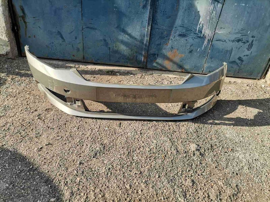 Предна броня налична е и решетката SHKODA FABIA 2015