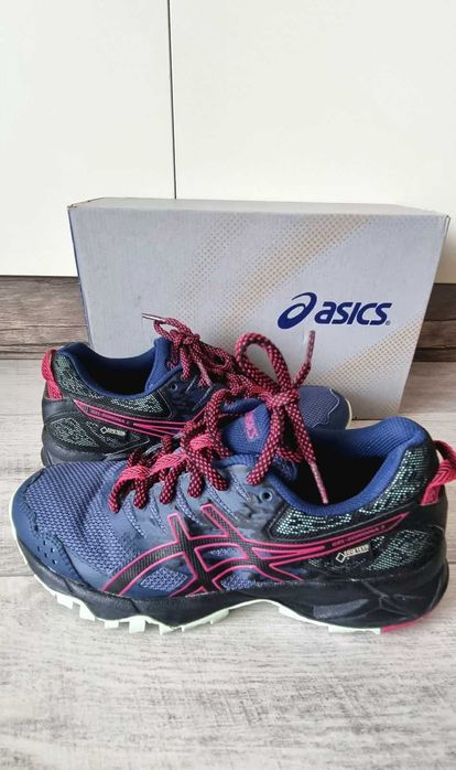 Спортни обувки Asics за планина / планинско бягане – 35-36 номер