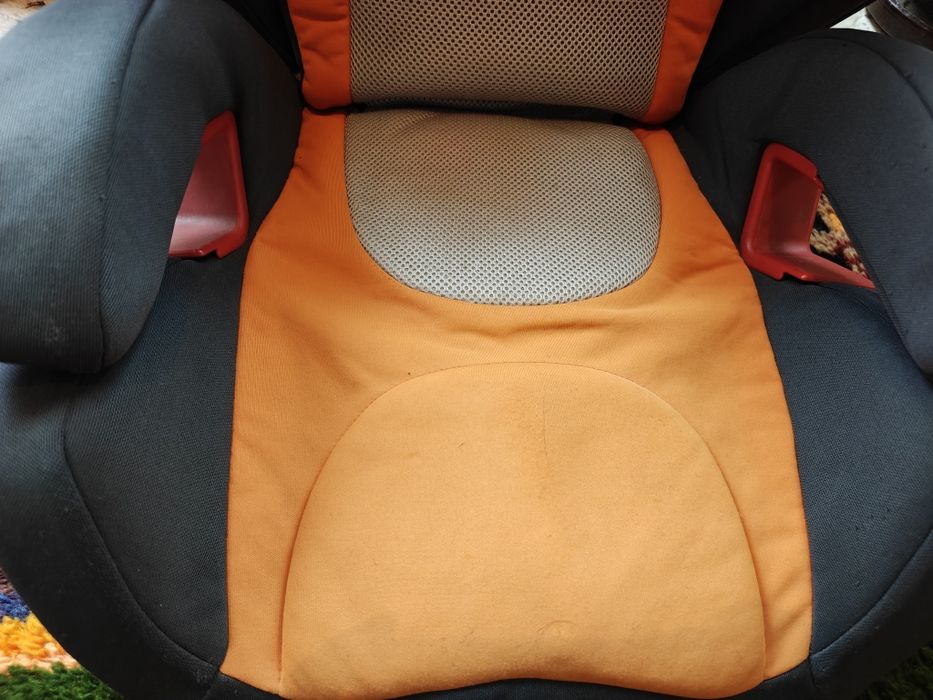 Детска седалка за кола Chicco artsana universal 15-36кг