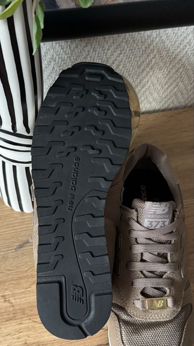 Дамски сникърси New Balance номер 37.5