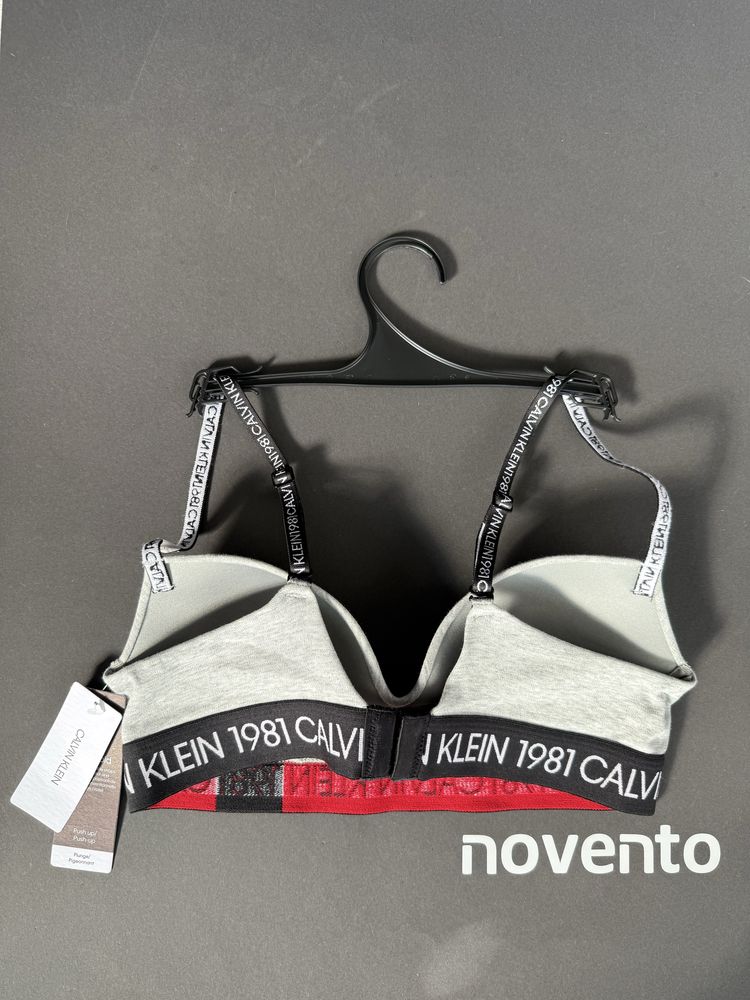 Спортен сутиен Calvin Klein с повдигащ ефект /75А, 80С/