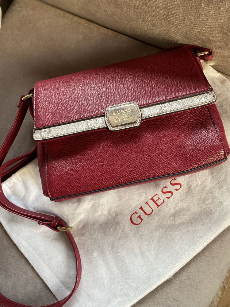 Оригинална дамска чаннта Guess