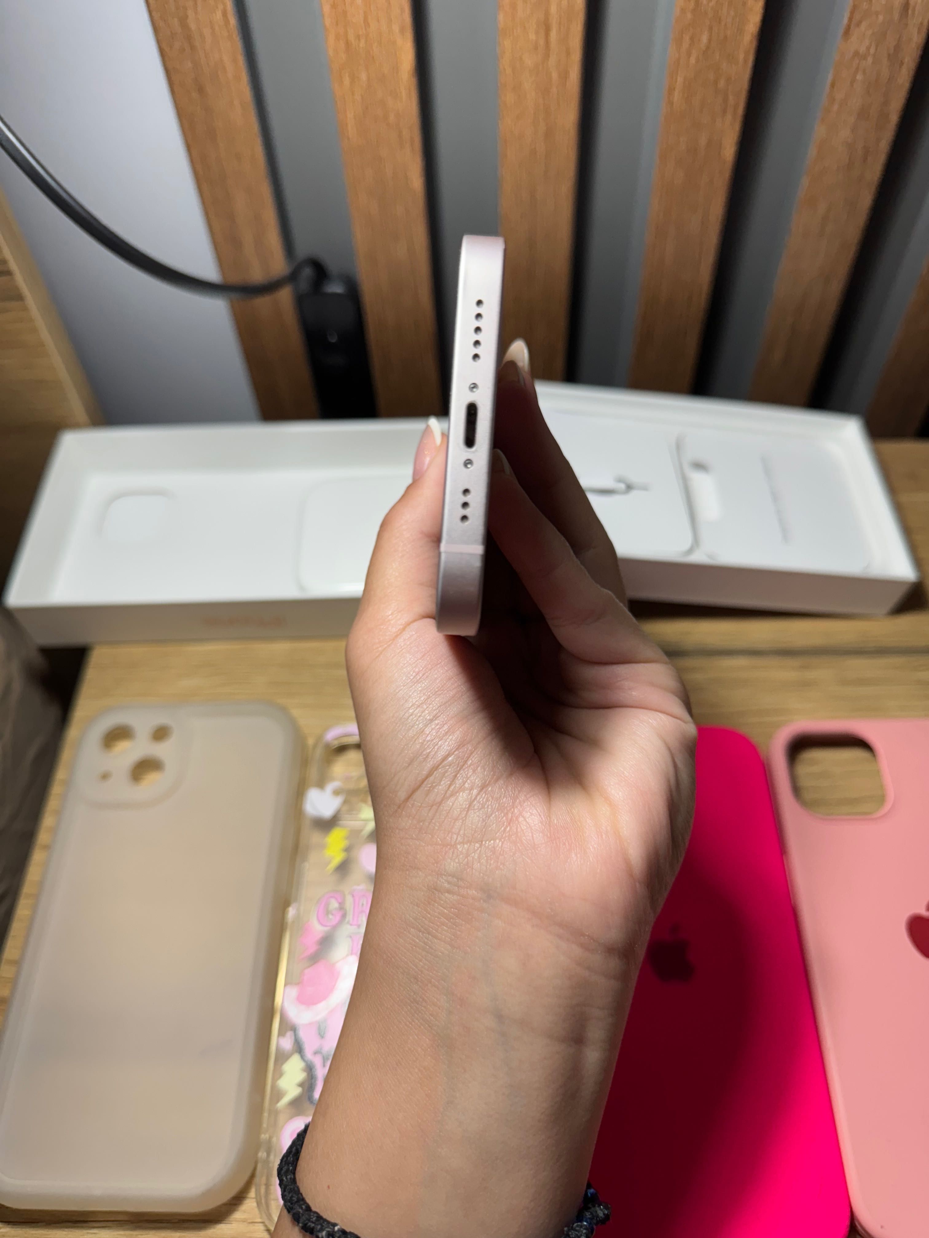 Iphone 13, 128 gb, ползван е около 2 години. Минимални забележки