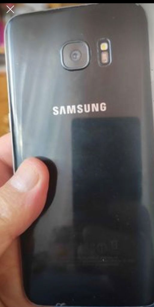 Samsung S7 edge cu o fisura pe sticla