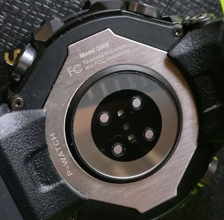 Продавам смарт часовник P-Watch Q668