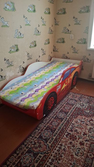 Детский диван и шкаф хорошим состояний
