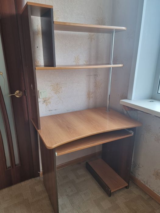 Продам компьютерный стол