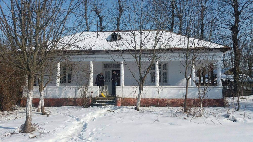 Vând casa bătrânescă