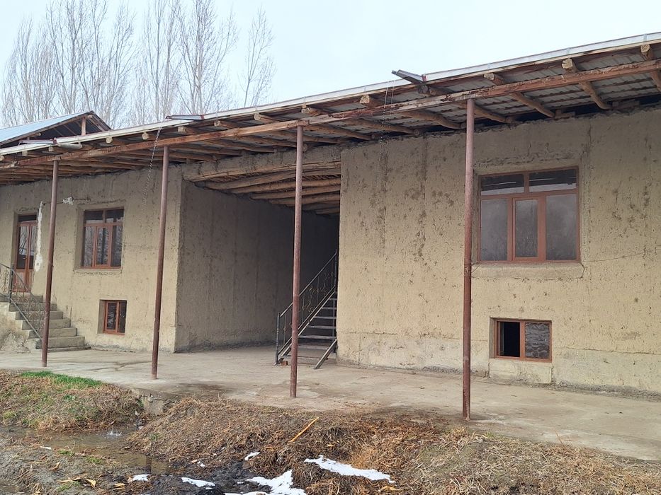 Tayyor yashash uy Hovlisi bilan srochni sotiladi