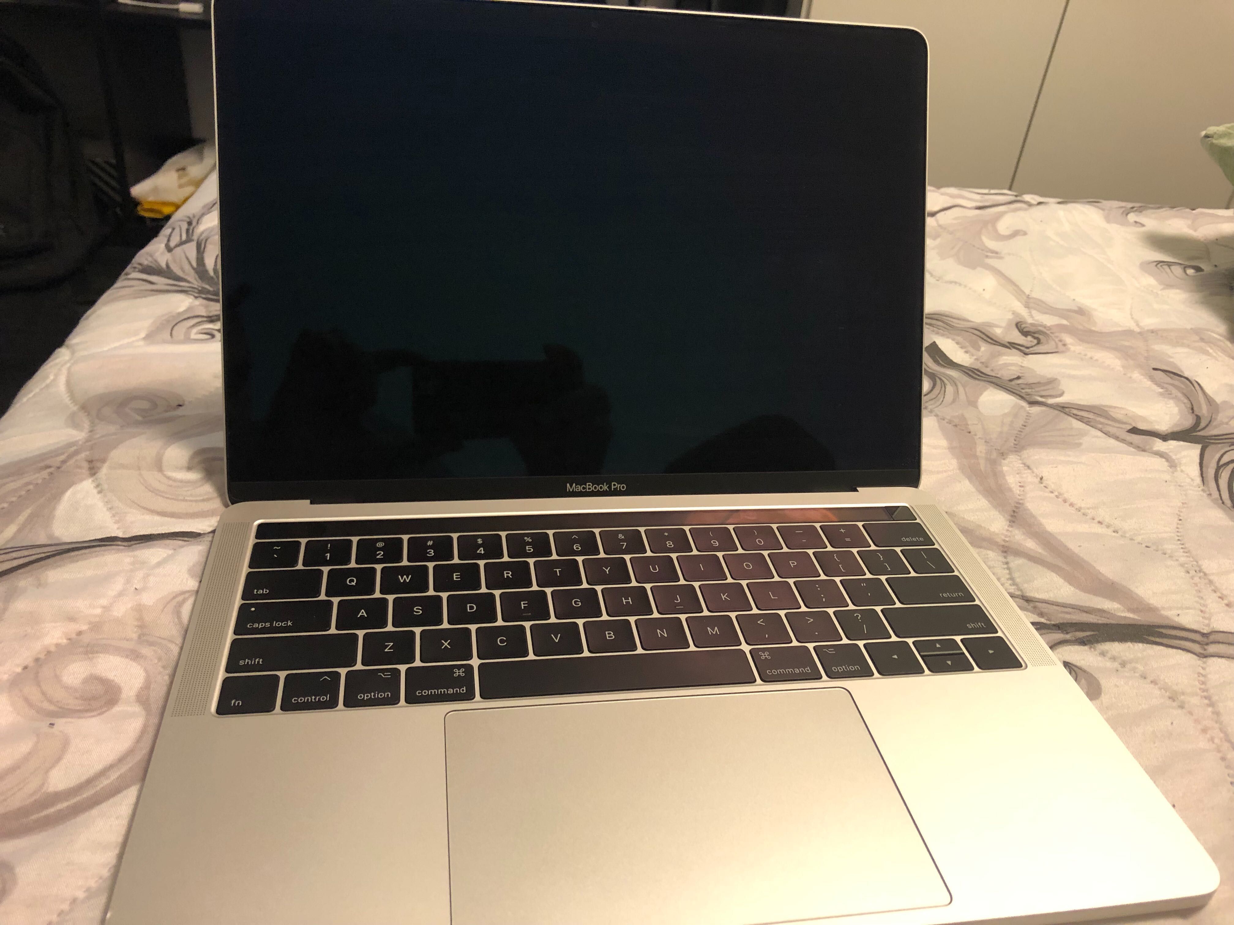 “MacBook Pro” Лаптоп