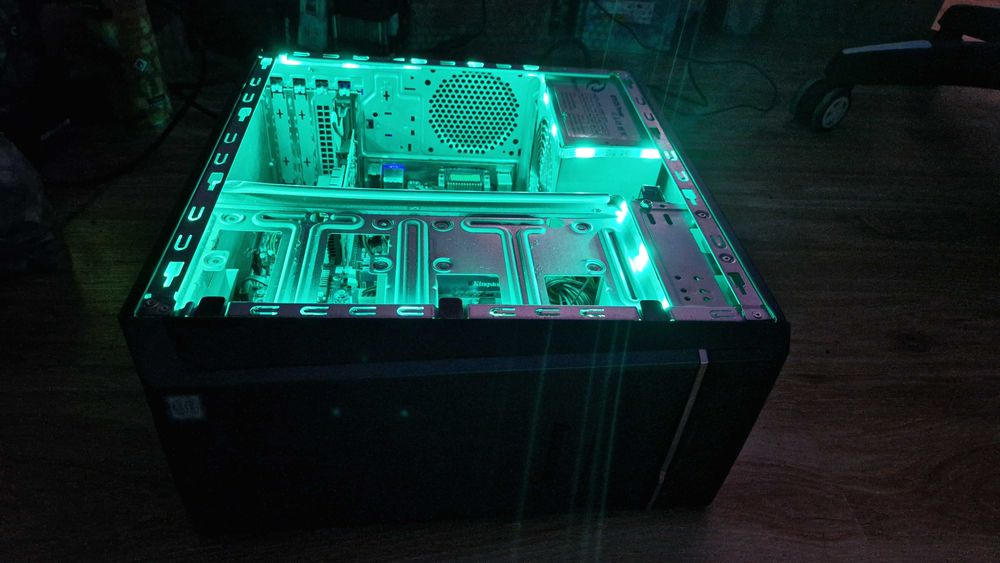 Vand PC Gaming i5 Quad/Green/8GB/1TB/AMD R5 230/WiFi/W11 la 300lei