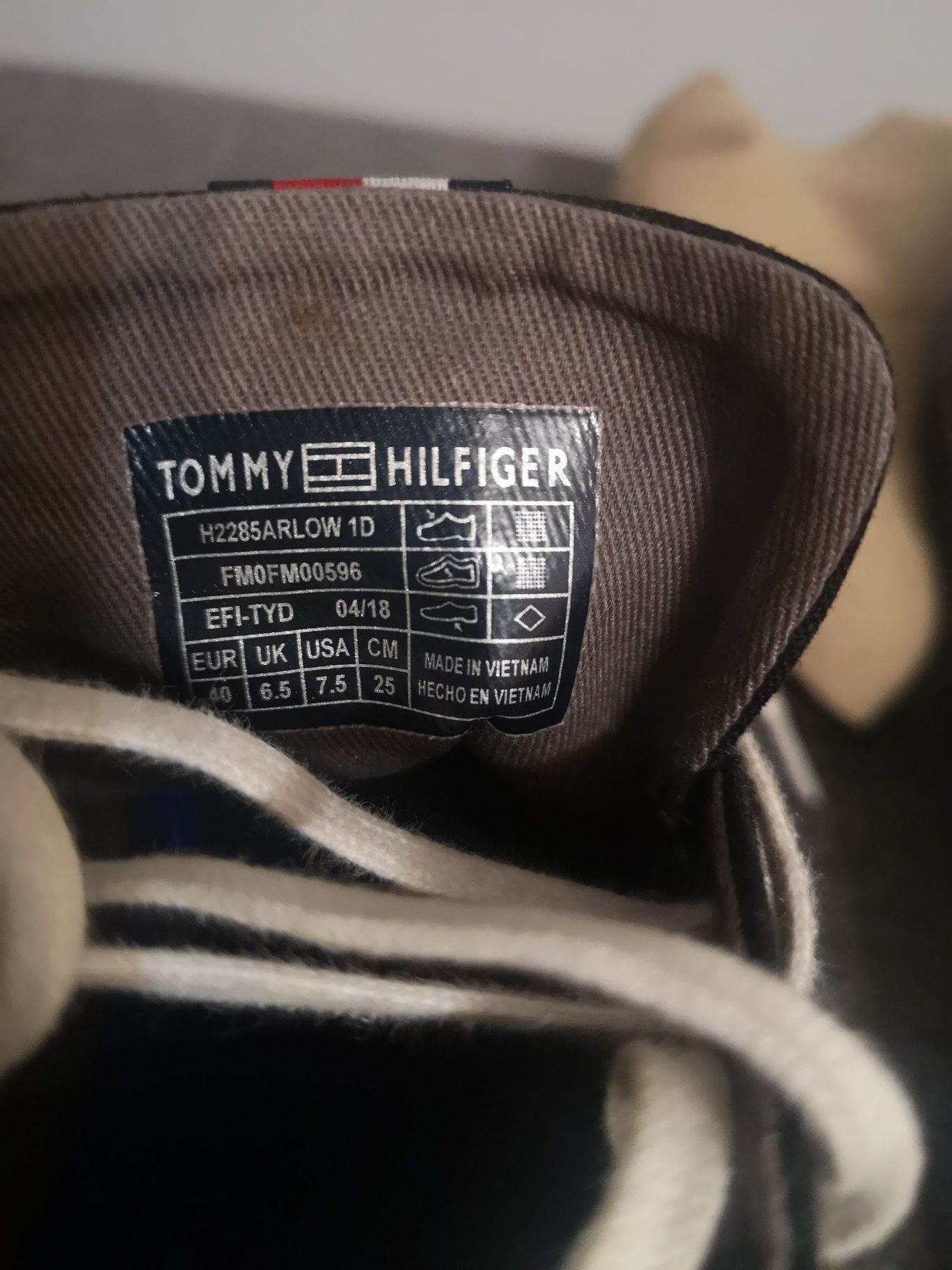 Tenesi Tommy Hilfiger