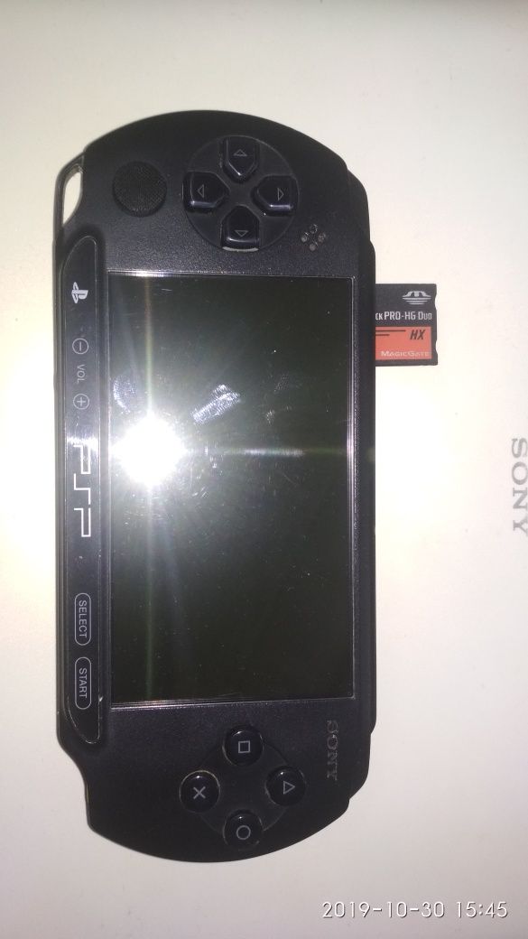 Click. Продам 8gb Original Memory Card для Sony PSP с играми
