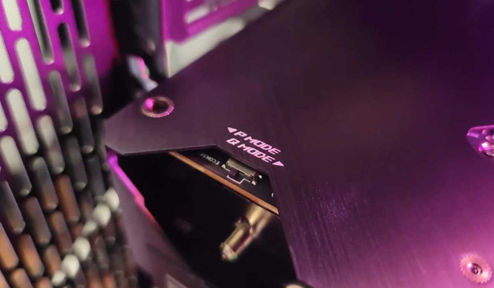 Продавам видеокарта ASUS Radeon RX 6600 XT 8GB ROG Strix OC