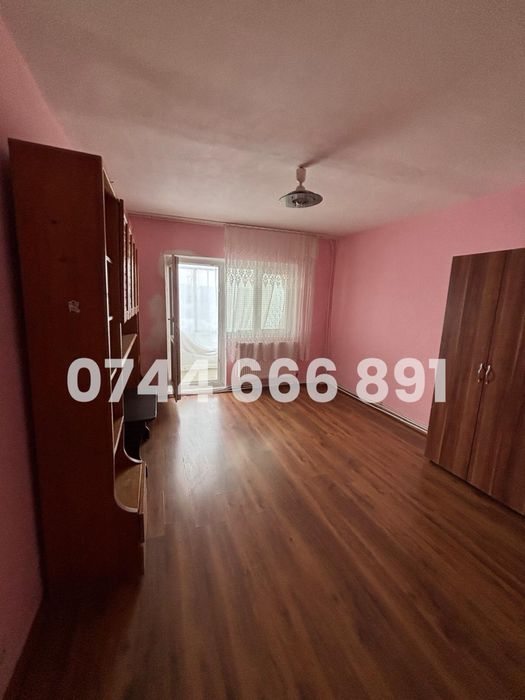 Apartament decomandat 3 camere, etaj 3, strada Maramures