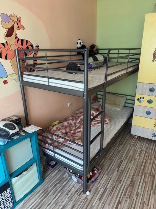 Продавам легла 90 х 200,