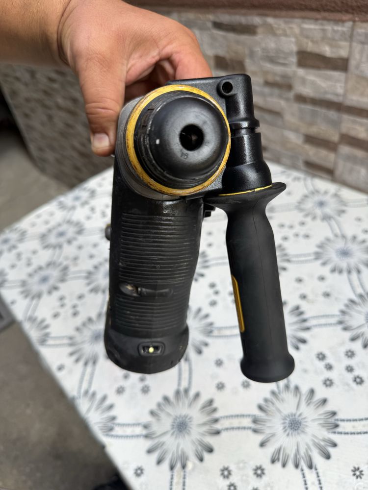 Акумулаторен перфоратор DeWALT