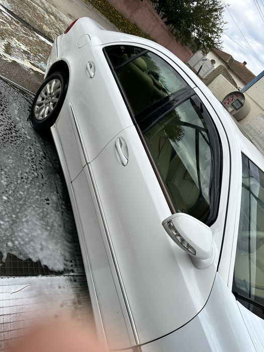 Vind Mercedes E200 2,2 diesel full , trapa