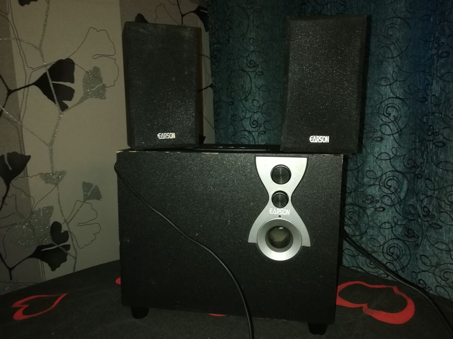 Сабвуфер с двумя колонками