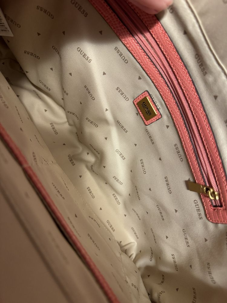 Нова чанта guess