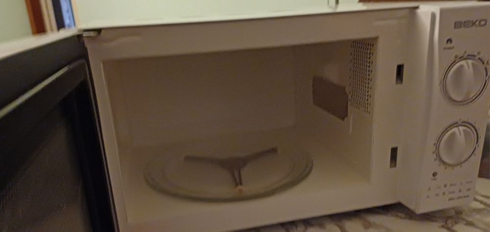 Cuptor microunde BEKO