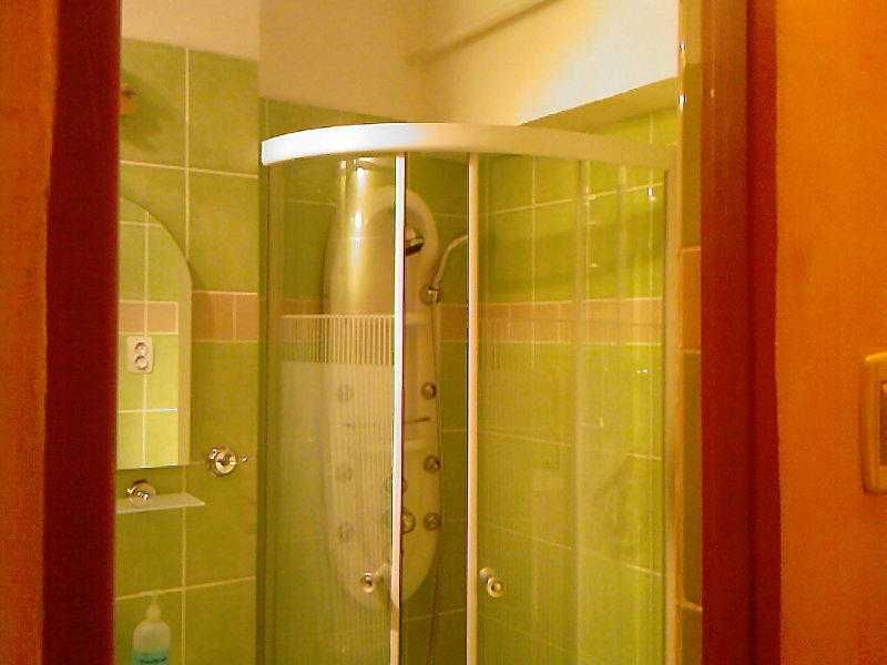 De inchiriat ap.1 camera, mobilat, utilat-Tudor-giratoriu Corina et.1