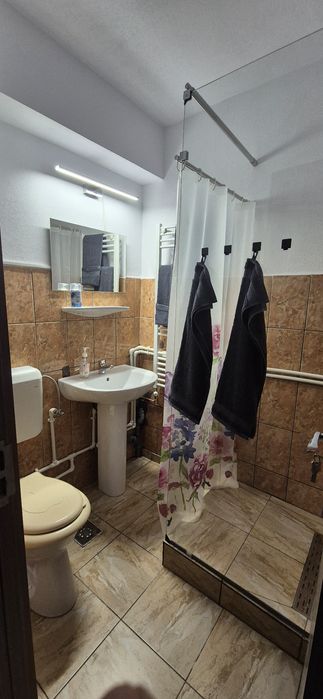 Închiriez garsonieră