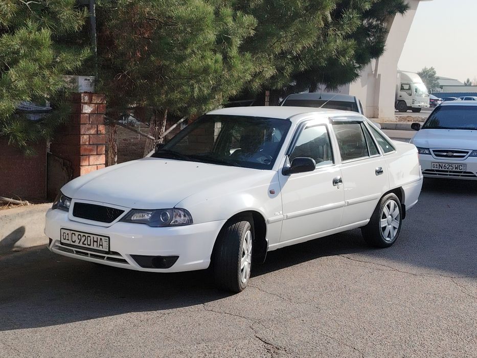 Нексия 2 сотилади 2009 ранги оқ