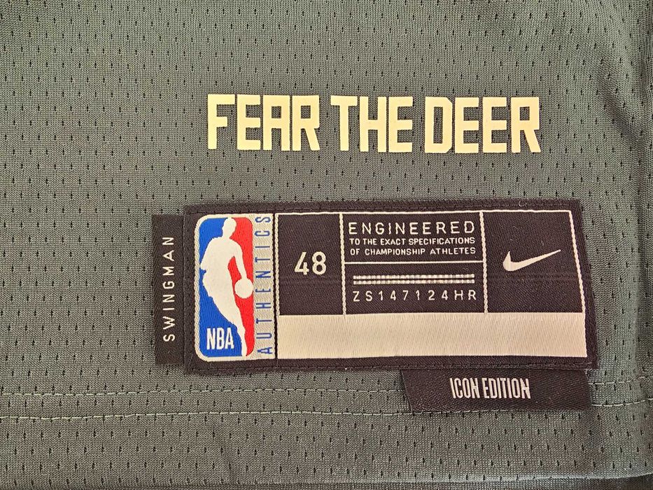 Потник на Milwaukee Bucks с автограф от Giannis Antetokounmpo