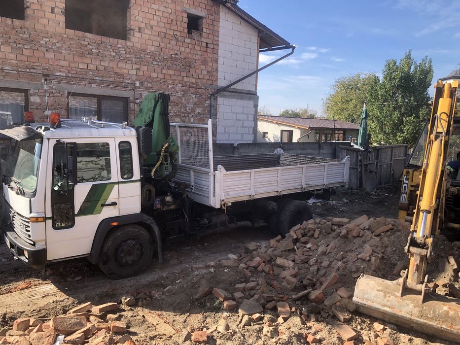 Camion cu macara basculabil