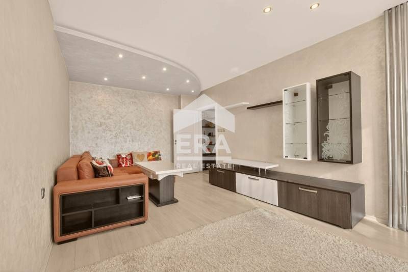 Тристаен, стилно обзаведен, южен апартамент под наем, в кв. Възраждане