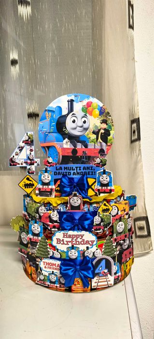 Tort din dulciuri ambalate