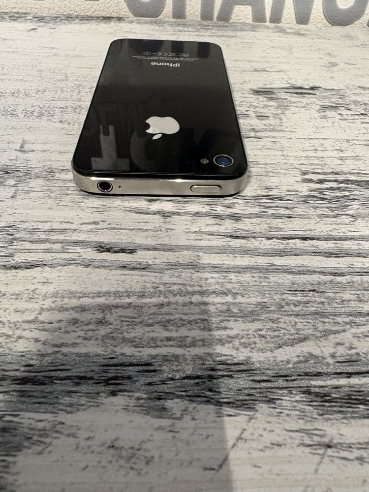 iPhone 4s, черен и бял