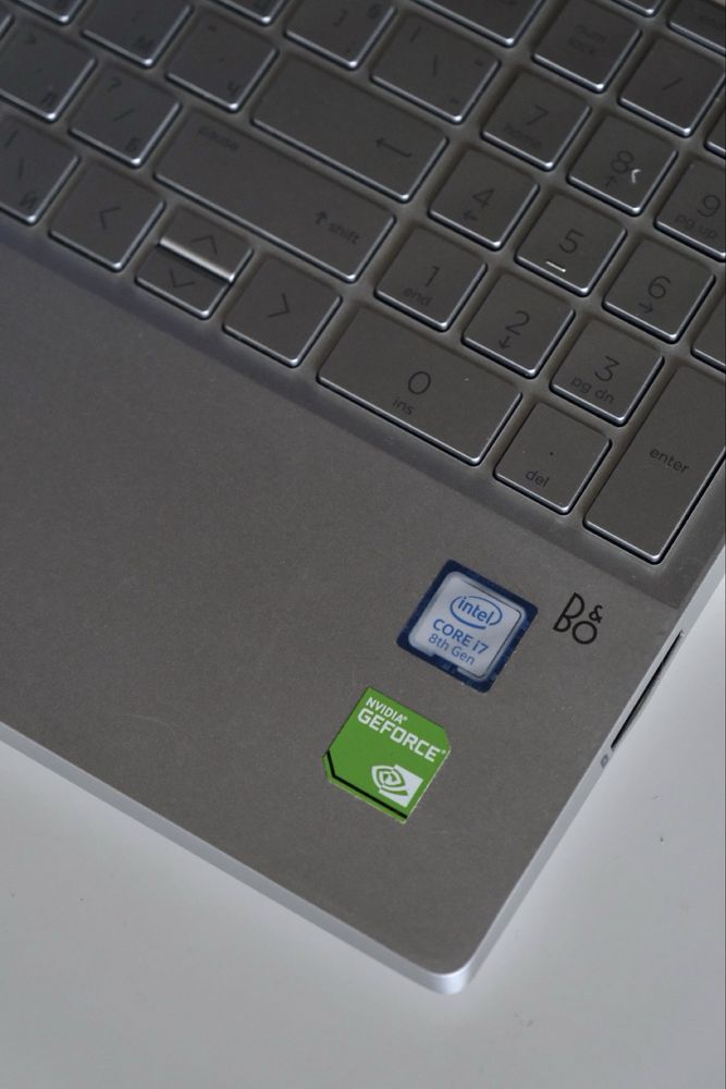 Продавам HP Pavilion 15-cs0006nu