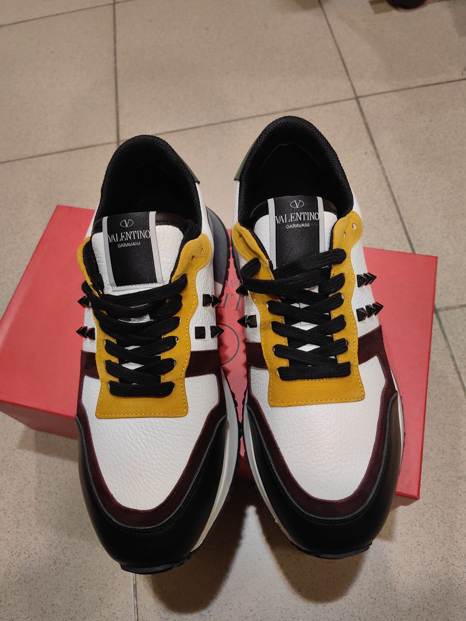 Продавам сникъррси на Lacoste Premiata и Valentino Garavani 42 номер