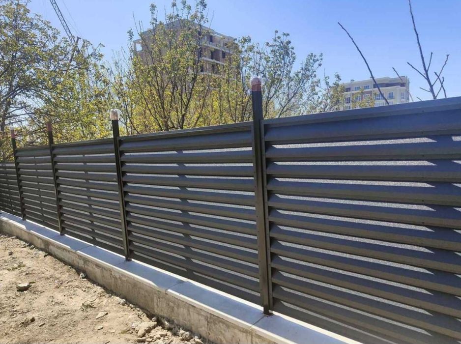 Garduri și porți din plasă metalică fabricate exact după cerințe. Aces