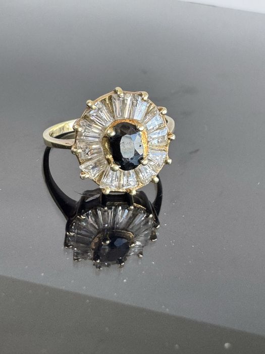 Inel din aur, safir si cubic zirconia