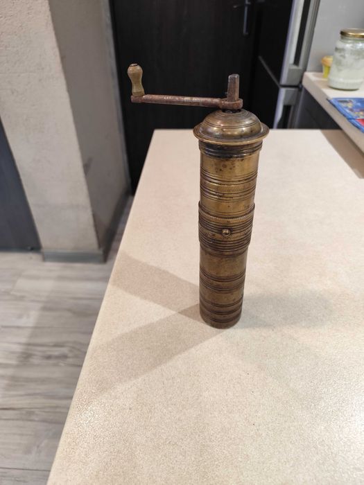 ръчна мелничка за чер пипер, кафе