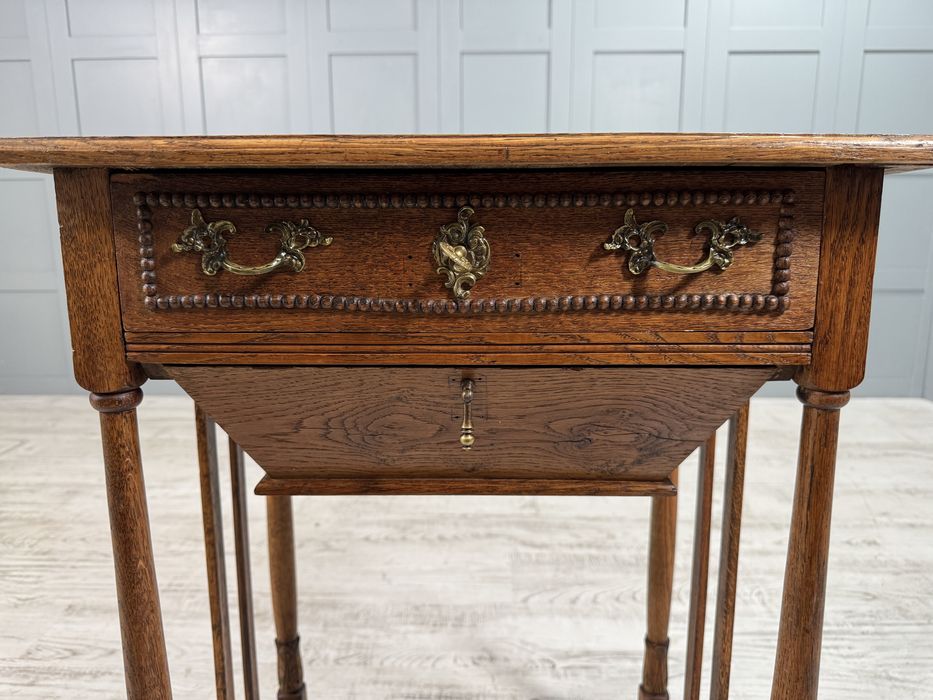 Конзолна маса - шкафче за шиене Д1099