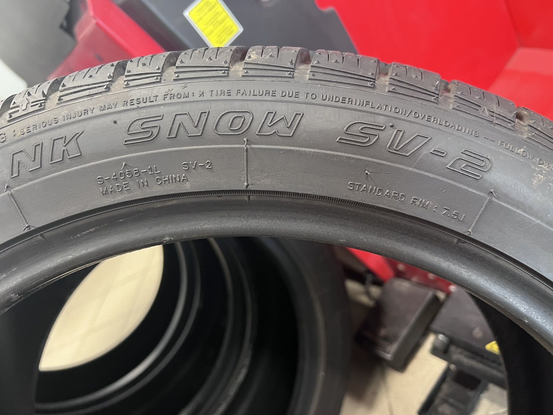 Зимни гуми 225/45 R18 Nankang
