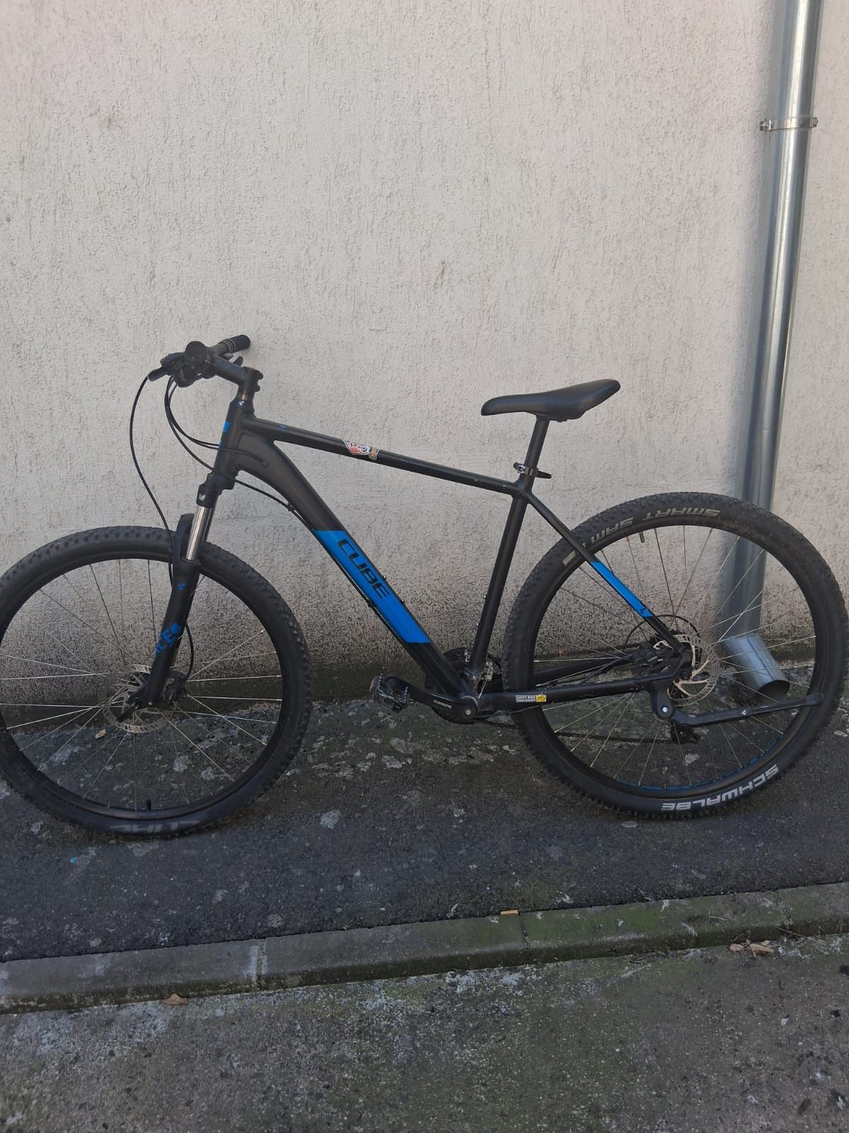 Vând bicicleta CUBE